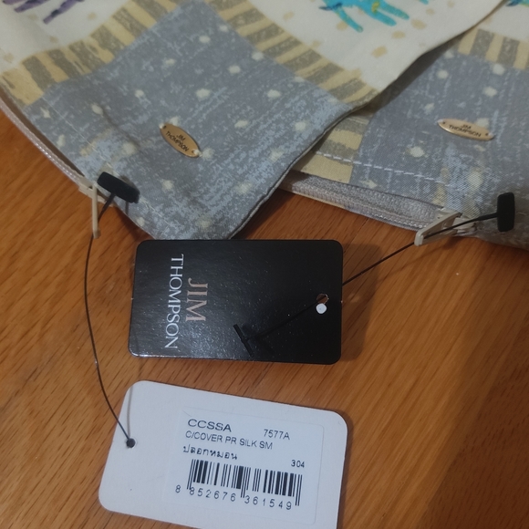 💚 2/$35 NWT Jim Thompson Thailand silk cushion cover sets with elephant pattern - Picture 2 of 6